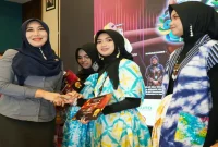Ning Lia saat menghadiri kegiatan bersama BPJS Ketenagakerjaan di Hotel Sahid Surabaya, Rabu (16/9/2026). (Dok. Ho/RadarBangsa.co.id)