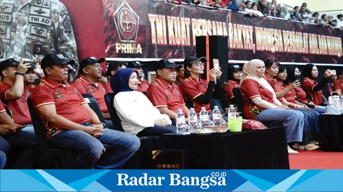 Wakil Bupati Malang Lathifah Shohib menghadiri pembukaan Open Tournament Karate Piala Panglima TNI di GOR Ken Arok Malang. (Dok. Ho/RadarBangsa.co.id)