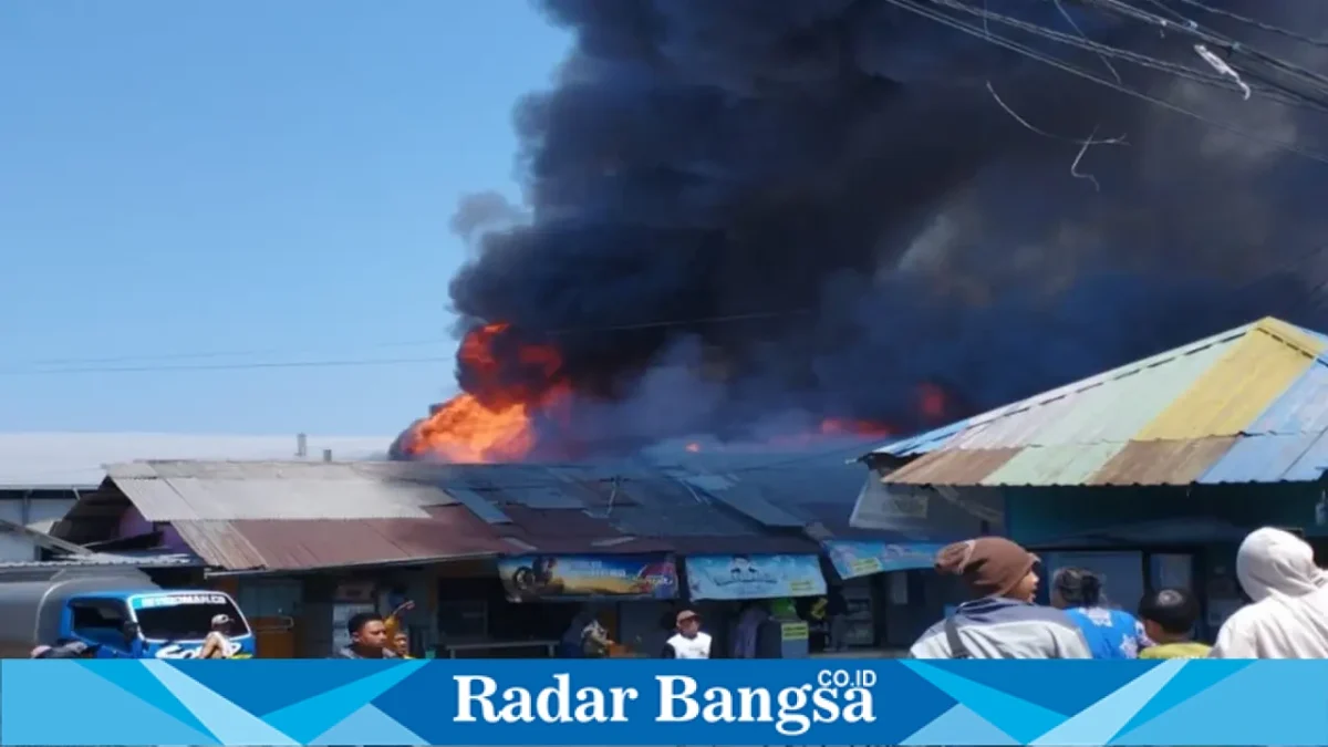 Kebakaran melanda Pasar Tradisional Kepulungan, Kecamatan Gempol, Kabupaten Pasuruan, Sabtu (26/9). (Dok. Ho/RadarBangsa.co.id)