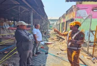 Ketua DPRD Kabupaten Pasuruan Samsul Hidayat meninjau kondisi Pasar Desa Kepulungan pascakebakaran di Kecamatan Gempol, Selasa (29/9/2026). (Dok. Ho/RadarBangsa.co.id)