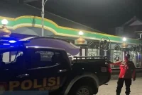 Polisi saat melaksanakan patroli Blue Light di wilayah Desa Siser, Rabu (23/9/2026).