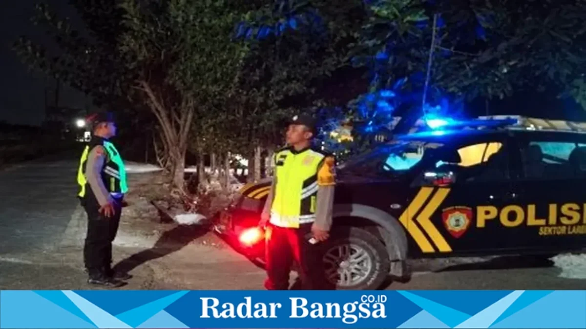 Polisi melaksanakan patroli Blue Light Harkamtibmas di jalur poros utara wilayah hukum Laren, Lamongan, Rabu (30/9/2026) dini hari. (Dok. Ho/RadarBangsa.co.id)