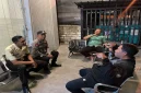 Polisi berdialog dengan warga dalam patroli Harkamtibmas di Desa Laren, Lamongan, Rabu (16/9/2026) malam. (Dok. Ho/RadarBangsa.co.id)