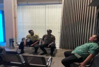 Petugas kepolisian melaksanakan patroli dan pengecekan keamanan di objek vital wilayah Laren, Lamongan, Jumat (25/9/2026) malam. (Dok. Ho/RadarBangsa.co.id)