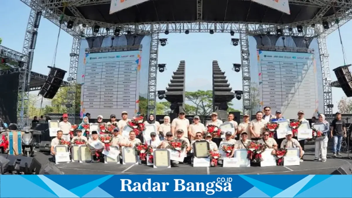 Wajib pajak mengikuti Fun Walk dalam rangkaian Gebyar Panutan Pajak Daerah Kabupaten Pasuruan, Sabtu (26/9/2026) pagi. (Dok. Ho/RadarBangsa.co.id)