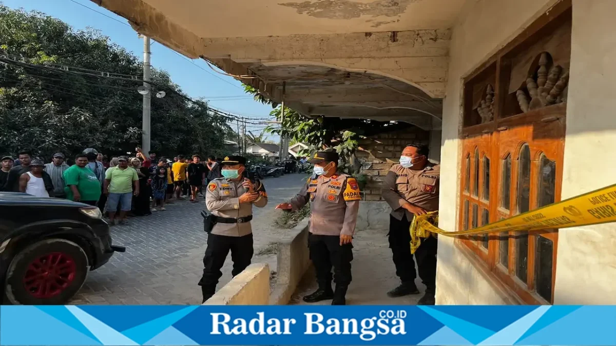 Petugas saat menangani penemuan perempuan meninggal dunia di Desa Tlogosadang, Paciran, Lamongan, Minggu (20/9/2026). (Dok. Ho/RadarBangsa.co.id)