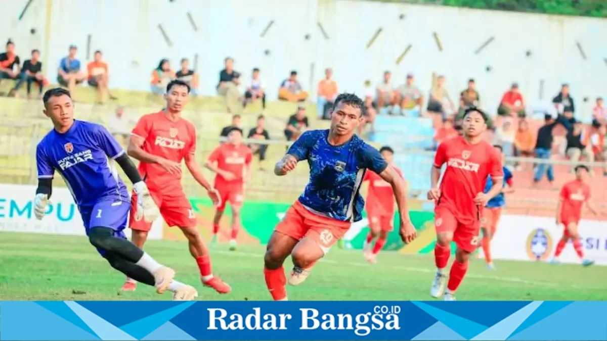 Persekabpas saat menghadapi Putra Sang Fajar FC dalam Anniversary Game di Stadion Untung Suropati, Jumat (19/9/2026). (Dok. Ho/RadarBangsa.co.id)