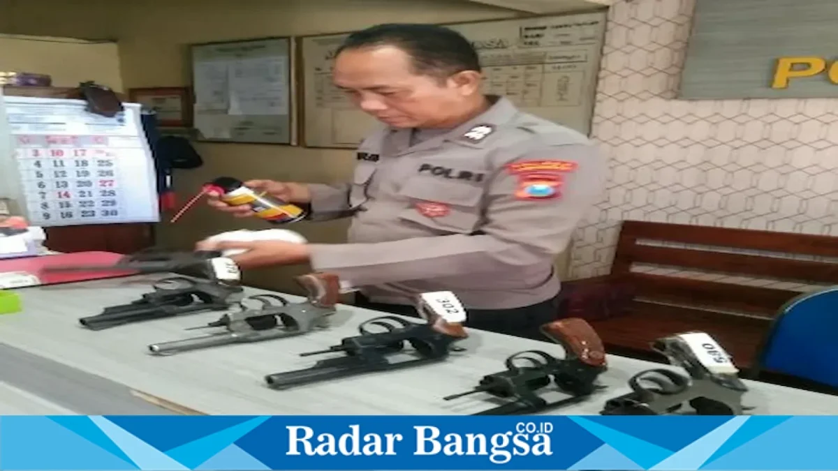 Petugas jaga Polsek Tikung saat mengecek kesiapan mako dan sarana operasional, Selasa (1/9/2026). (Dok Ho/RadarBangsa.co.id)