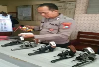 Petugas jaga Polsek Tikung saat mengecek kesiapan mako dan sarana operasional, Selasa (1/9/2026). (Dok Ho/RadarBangsa.co.id)