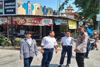 Polisi saat memberikan imbauan kepada pelajar di Desa Laren, Rabu (2/9/2026). (Dok. Ho/RadarBangsa.co.id)