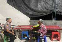 Polisi melaksanakan patroli dialogis dan Harkamtibmas bersama warga Desa Pelangwot, Kecamatan Laren, Lamongan, Senin (28/9/2026) malam. (Dok. Ho/RadarBangsa.co.id)