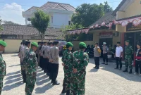 Polsek Laren menggelar apel siaga untuk mengantisipasi aksi solidaritas warga IKSPI Kera Sakti menuju Polsek Sugio, Rabu (2/9/2026). (Dok Ho/RadarBangsa.co.id)