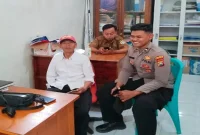 Personel Polsek Laren saat berdialog dengan perangkat Desa Gampangsejati, Kamis (17/9/2026). (Dok. Ho/RadarBangsa.co.id)