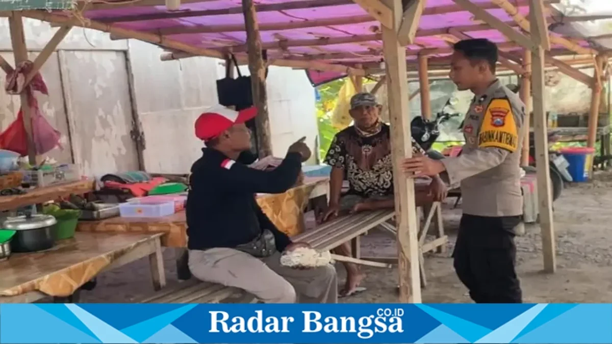 Aiptu Sukartono bersama Bripda Mirza saat melaksanakan patroli dialogis di Desa Siser, Selasa (22/9/2026). (Dok. Ho/RadarBangsa.co.id)