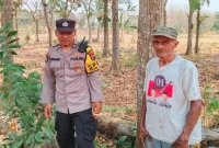 Petugas Polsek Laren melakukan patroli di kawasan hutan Desa Gampangsejati, Lamongan, Kamis (17/9/2026). (Dok. Ho/RadarBangsa.co.id)