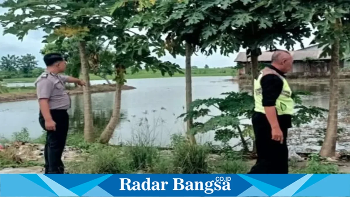 Petugas Polsek Tikung saat melaksanakan Patroli Kota Presisi di Desa Jotosanur, Kecamatan Tikung, Lamongan, Senin (21/9/2026). (Dok. Ho/RadarBangsa.co.id)