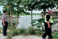 Petugas Polsek Tikung saat melaksanakan Patroli Kota Presisi di Desa Jotosanur, Kecamatan Tikung, Lamongan, Senin (21/9/2026). (Dok. Ho/RadarBangsa.co.id)