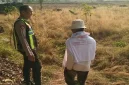 Personel Polsek Tikung saat melaksanakan Patroli Kota Presisi di Desa Bakalanpule, Kecamatan Tikung, Lamongan, Rabu (16/9/2026). (Dok. Ho/RadarBangsa.co.id)