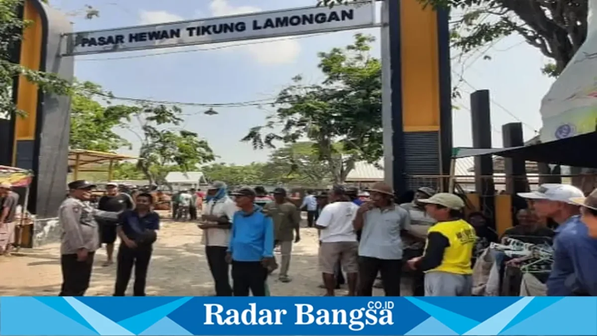 Petugas Polsek Tikung saat melaksanakan patroli untuk mencegah kriminalitas 4C dan gangguan kamtibmas di wilayah Tikung, Lamongan, Minggu (20/9/2026). (Dok. Ho/RadarBangsa.co.id)