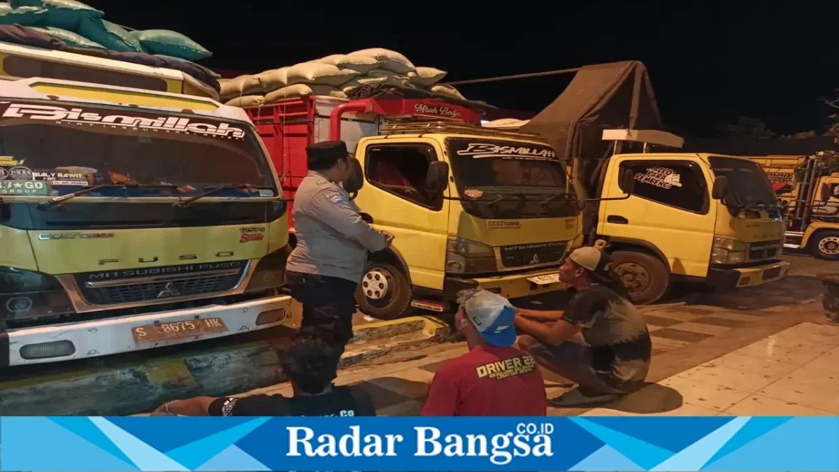 Anggota Polsek Tikung melaksanakan patroli dialogis dan menyambangi Alfamart serta Klinik Medika Prima Tikung, Minggu (27/9/2026).