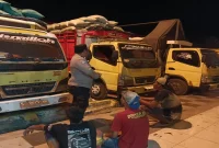Anggota Polsek Tikung melaksanakan patroli dialogis dan menyambangi Alfamart serta Klinik Medika Prima Tikung, Minggu (27/9/2026).