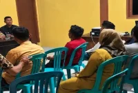Warga saat berkumpul di Balai Desa Kemlagilor, Senin (31/8/2026). (Dok Ho/RadarBangsa.co.id)