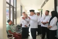 Wakil Bupati Bangkalan Moch. Fauzan Ja’far saat menghadiri monitoring dan evaluasi mutu serta pendampingan Program Pemeriksaan Kesehatan Gratis di Kecamatan Blega, Selasa (23/9/2026). (Dok. Ho/RadarBangsa.co.id)