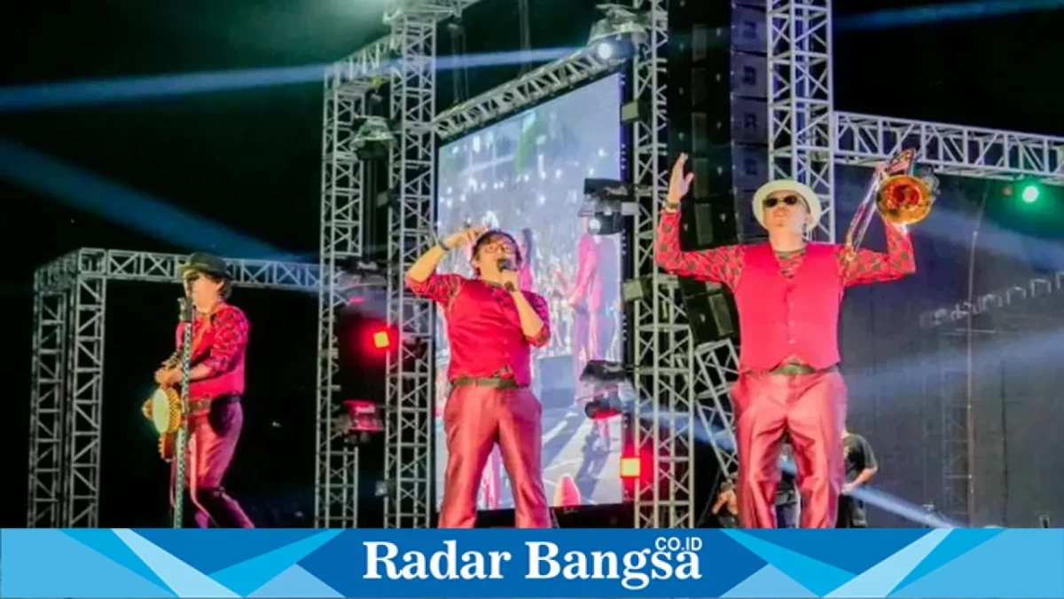 Tipe-X saat tampil menghibur X-Friend dalam Pekan Raya Pasuruan 2026 di Taman Chandra Wilwatikta Pandaan, Jumat (25/9/2026) malam. (Dok. Ho/RadarBangsa.co.id)