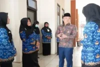Wabup Bangkalan Moch. Fauzan Ja’far saat melakukan monitoring dan evaluasi pelayanan di UPT Puskesmas Tragah, Kamis (17/9/2026). (Dok. Ho/RadarBangsa.co.id)