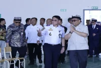 Wamenaker Afriansyah Noor saat berdialog dengan peserta MagangHub di Akademi Penerbangan Indonesia Banyuwangi, Selasa (22/9/2026).