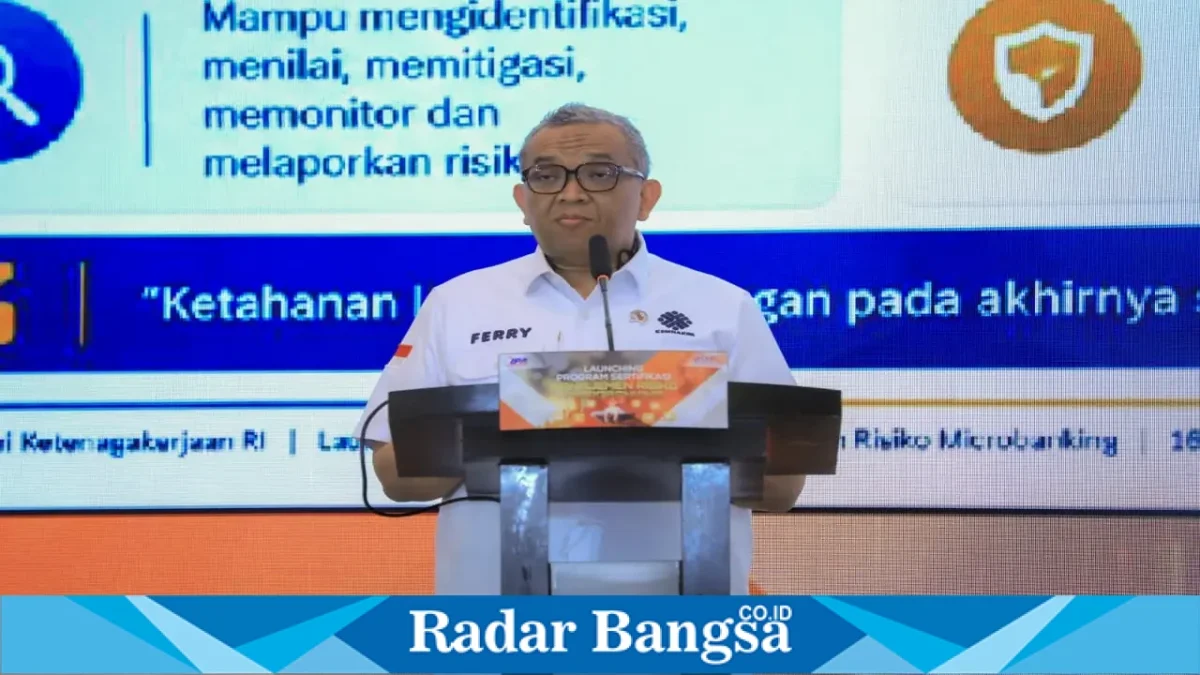 Wamenaker Afriansyah Noor saat menjadi pembicara dalam peluncuran Program Sertifikasi Manajemen Risiko Microbanking di Jakarta, Rabu (16/9/2026). (Dok. Ho/RadarBangsa.co.id)