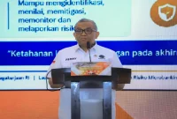 Wamenaker Afriansyah Noor saat menjadi pembicara dalam peluncuran Program Sertifikasi Manajemen Risiko Microbanking di Jakarta, Rabu (16/9/2026). (Dok. Ho/RadarBangsa.co.id)
