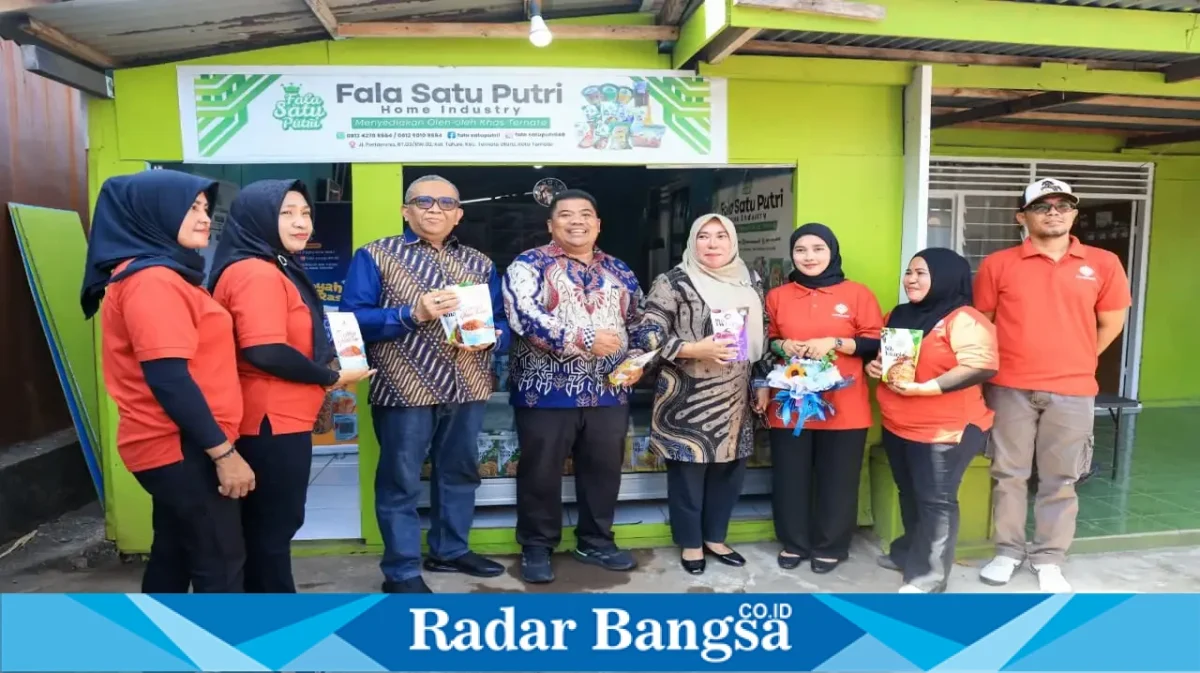 Wamenaker Afriansyah Noor saat mengunjungi usaha Fala Satu Putri di Ternate, Jumat (18/9/2026). (Dok. Ho/RadarBangsa.co.id)