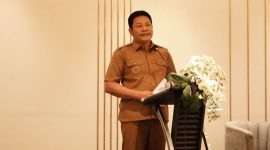 Bupati Sidoarjo H. Subandi saat membuka Sosialisasi Tata Kelola Pokok-Pokok Pikiran DPRD Kabupaten Sidoarjo di Sun Hotel Sidoarjo, Senin (19/10/2026). (Dok. Ho/RadarBangsa.co.id)
