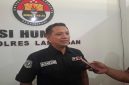 Kasi Humas Polres Lamongan, Ipda M. Hamzaid saat beri keterangan kepada awak media. (Istimewa).
