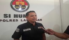 Kasi Humas Polres Lamongan, Ipda M. Hamzaid saat beri keterangan kepada awak media. (Istimewa).
