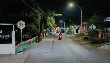 Penerangan Jalan Umum (PJU) fiber di ruas jalan Desa Ngerong, Kecamatan Gempol, Kabupaten Pasuruan, yang telah rampung dipasang sebanyak 46 titik. (Dok. Ho/RadarBangsa.co.id)