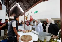Pedagang saat mulai berjualan di Pasar Banyuwangi setelah revitalisasi dan kembali beroperasi, Kamis (1/10/2026). (Dok. Ho/RadarBangsa.co.id)