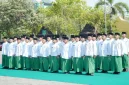 Bupati Lamongan Yuhronur Efendi saat menjadi pembina apel peringatan Hari Santri Nasional 2026 di Halaman Kantor Pemerintah Kabupaten Lamongan, Kamis (22/10/2026). (Dok. Ho/RadarBangsa.co.id)