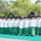 Bupati Lamongan Yuhronur Efendi saat menjadi pembina apel peringatan Hari Santri Nasional 2026 di Halaman Kantor Pemerintah Kabupaten Lamongan, Kamis (22/10/2026). (Dok. Ho/RadarBangsa.co.id)
