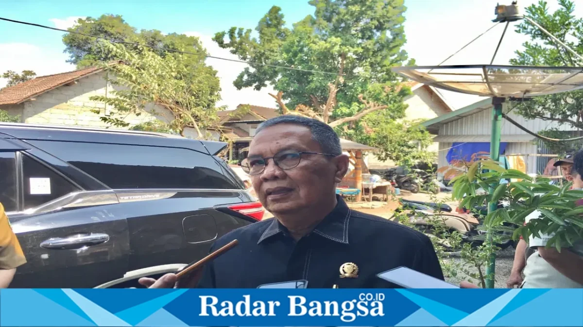 Ahmad Dhafir saat menyoroti tata kelola Perumdam Ijen Tirta Bondowoso dan rencana penyertaan modal, 5 Oktober 2026. (Foto: Dok. RadarBangsa.co.id)
