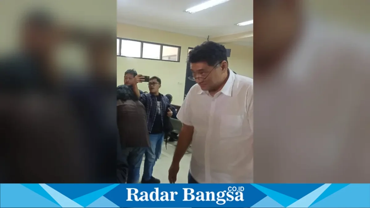 Direktur PT Syirkah Berkah Ganda, Lim Sinatra meninggalkan ruang sidang seusai memberikan kesaksian (Foto : Yudha)