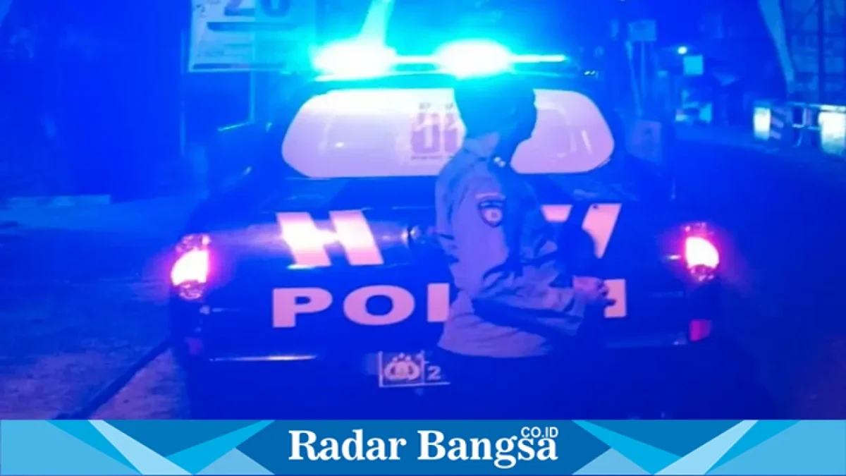 Petugas Polsek Tikung saat melakukan Blue Light Patrol di sejumlah titik rawan wilayah Kecamatan Tikung, Lamongan, Kamis (1/10/2026).