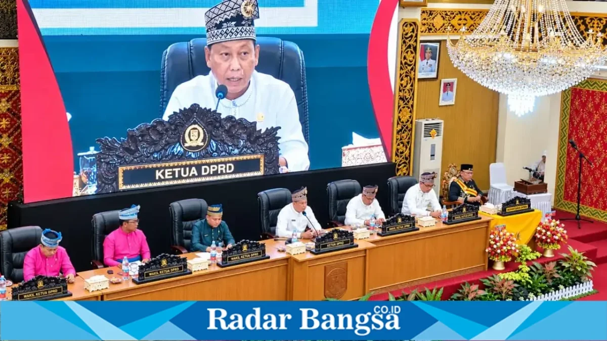 Ketua DPRD H. Syafrizal memimpin Sidang Paripurna Istimewa dalam rangka HUT ke-27 Kabupaten Pelalawan, Minggu (12/10/2026). (Dok. Ho/RadarBangsa.co.id)