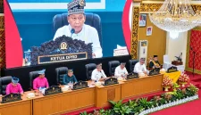 Ketua DPRD H. Syafrizal memimpin Sidang Paripurna Istimewa dalam rangka HUT ke-27 Kabupaten Pelalawan, Minggu (12/10/2026). (Dok. Ho/RadarBangsa.co.id)