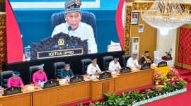 Ketua DPRD H. Syafrizal memimpin Sidang Paripurna Istimewa dalam rangka HUT ke-27 Kabupaten Pelalawan, Minggu (12/10/2026). (Dok. Ho/RadarBangsa.co.id)