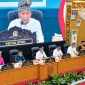 Ketua DPRD H. Syafrizal memimpin Sidang Paripurna Istimewa dalam rangka HUT ke-27 Kabupaten Pelalawan, Minggu (12/10/2026). (Dok. Ho/RadarBangsa.co.id)