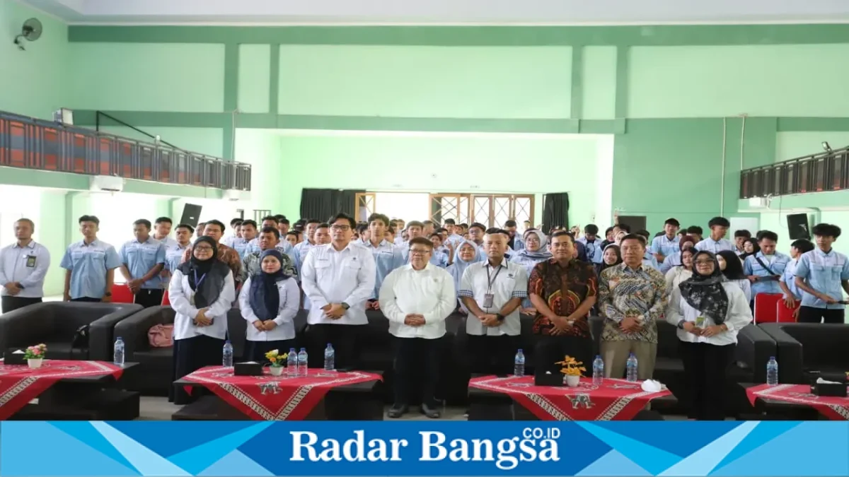 Staf Khusus Menteri Ketenagakerjaan Sukro Muhab saat membuka Pelatihan Berbasis Kompetensi Non-Batch 5 di BPVP Banyuwangi, Jawa Timur, Senin (19/10/2026). (Dok. Ho/RadarBangsa.co.id)