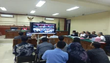 Pegawai Dinas ESDM Jatim dinasihati oleh Majelis Hakim supaya kedepannya bekerja dengan baik dan benar (Foto : Yudha)