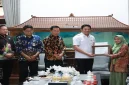 Bupati Sidoarjo Subandi saat penyerahan Penghargaan Sekolah Adiwiyata Kabupaten Sidoarjo Tahun 2026 di Ruang Transit Pendopo Delta Wibawa, Jumat (16/10/2026). (Dok. Ho/RadarBangsa.co.id)